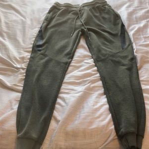 Athletic joggers